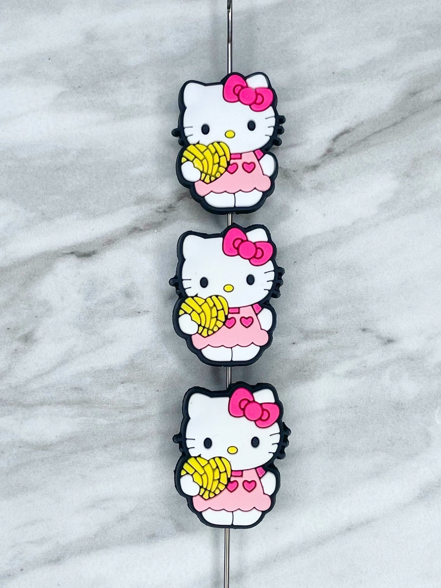 KITTY YELLOW HEART SILICONE FOCAL D440 (1ct)