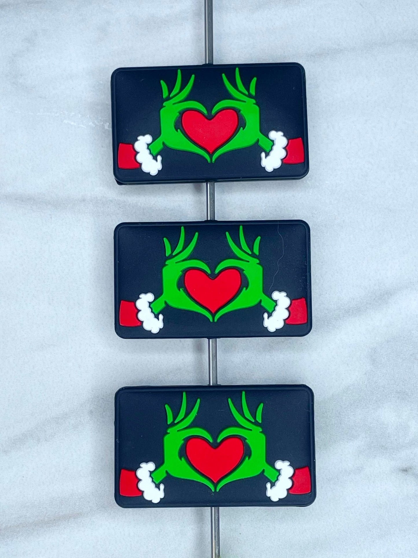 SQUARE GRINCH HEART HANDS SILICONE FOCAL D447 (1ct)